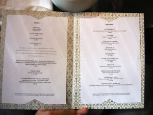 Фотография: Меню на завтрак в ресторане Booking Office отеля St. Pancras Renaissance Hotel