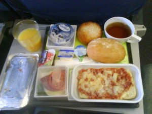 Фотография: Бортпитание экономический класс Португальских авиалиний Хельсинки - Лиссабон.© www.air-agent.ru