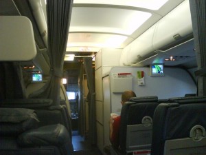 Фотография:Бизнес класс Португальских авиалиний на рейсе Хельсинки - Лиссабон Airbus A320.© www.air-agent.ru