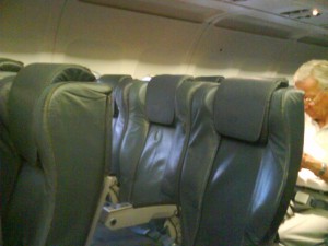 Фотография:Экономический класс Португальских авиалиний на рейсе Хельсинки - Лиссабон Аэробус A320.© www.air-agent.ru